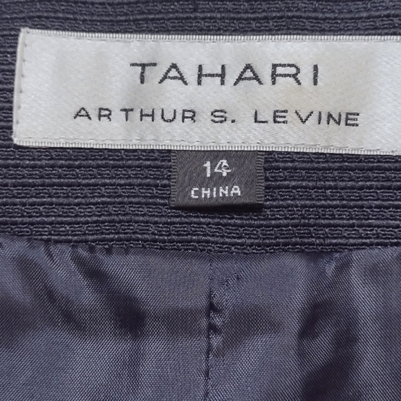 TAHARI Women's Black Blazer Size (14) - Picture 5 of 13